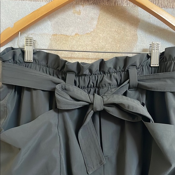 Athleta Hi-Line Olive Green Tie-Waist Skort 10 - Picture 4 of 8